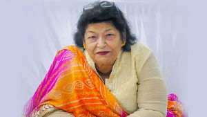 ৩০ বছরের বড় প্রেমিকের সঙ্গে বিয়ে-বিচ্ছেদ, কেমন ছিল সরোজের জীবন