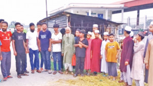 সুহৃদের সহায়তায় তৈরি বাঁশিওয়ালার দোকানে মাদকাসক্তের হানা
