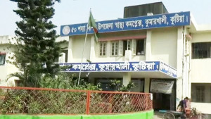হাসপাতালের কোয়ার্টারে মুরগির খামার, দুর্গন্ধে অতিষ্ঠ রোগী