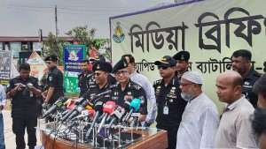 পশুর গাড়ি জোর করে নির্দিষ্ট হাটে নেওয়া নিয়ে নজরদারি চলছে: র‍্যাব মহাপরিচালক