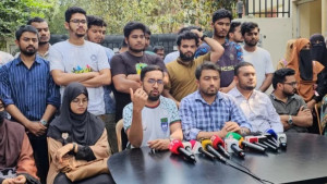 অভিযুক্ত গ্রেপ্তার না হলে মহাসড়ক অবরোধের ঘোষণা জাকসুর