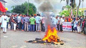 ছাত্রদলের কমিটি বাতিল দাবি করে সড়ক অবরোধ