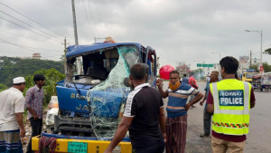 ভাঙ্গা এক্সপ্রেসওয়েতে ট্রাকের পেছনে ট্রাকের ধাক্কা, নিহত ২
