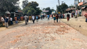 মাইকে ঘোষণা দিয়ে দুই গ্রামের মানুষের সংঘর্ষ