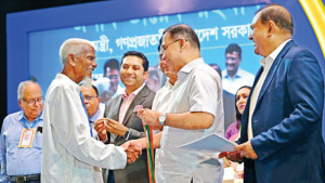 শিক্ষকতা কখনোই উপায়হীন  বিকল্প পেশা হতে পারে না
