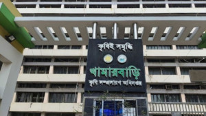 চেয়ার দখলের প্রতিযোগিতায় খামারবাড়িতে অস্থিরতা
