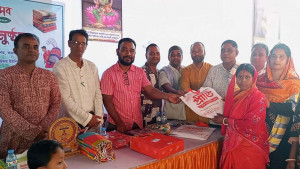 মায়ের প্রেমান্ন বঞ্চিতের মুখে