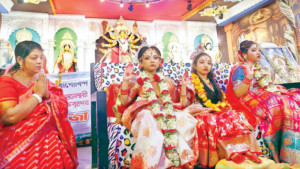 কুমারী পূজায় মানুষের ঢল, আজ মহানবমী