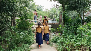 সংযোগ সড়কের মাটি ধসে  অকেজো সেতু, ভোগান্তি