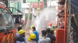 গাজীপুরে পোশাক কারখানায় আগুন, নিয়ন্ত্রণে ৯ ইউনিট