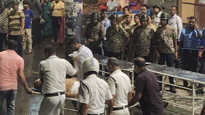 কলকাতায় পূজামণ্ডপে পদদলিত হয়ে নিহত ১৭, আহত ২৫