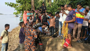 নিখোঁজের পরের দিন কালনী নদীতে ভেসে উঠল গৃহবধূর লাশ