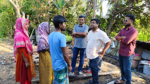 অগ্নিকাণ্ডে নিঃস্ব পরিবারের পাশে সহায়তার হাত