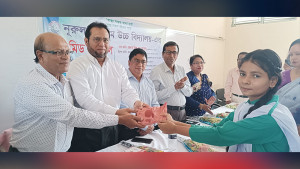 শিক্ষার্থীদের জন্য মিড ডে মিল চালু হা-মীম গ্রুপের