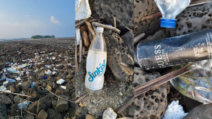 পর্যটক নেই, সেন্টমার্টিনে মিয়ানমার-থাইল্যান্ডের লেবেলযুক্ত প্লাস্টিক বর্জ্য