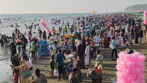 দুর্গাপূজার ছুটিতে কক্সবাজারে পর্যটকের ঢল