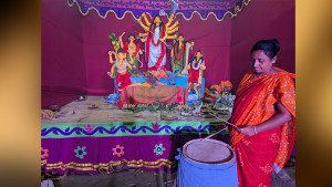 মুসলিম ভিটায় ধূপের ধোঁয়া, ঢাক বাজান নারীরা