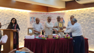 নয়নজুলি ইজ্জত আলী খান-সুফিয়া বেগম সাহিত্য পদক পেলেন দুই লেখক