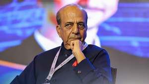 শেখ হাসিনাকে অবতরণের অনুমতি দেওয়া ছাড়া কোনো বিকল্প ছিল না: দীনেশ ত্রিবেদী