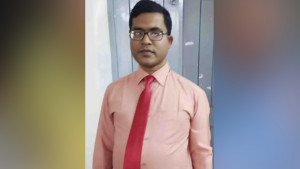 রাতে স্ত্রীর কাছে ফোনে টাকা দাবি, সকালে হোটেলে মিলল শিক্ষকের লাশ