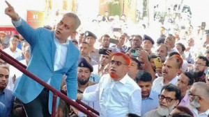 নিজের বাড়ির কাজ হলে কি এভাবে করতেন, কারখানা তত্ত্বাবধায়ককে রেলমন্ত্রীর প্রশ্ন