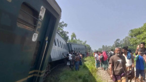 কুমিল্লায় কর্ণফুলীর বগি লাইনচ্যুত, ঢাকামুখী ট্রেন চলাচল বন্ধ