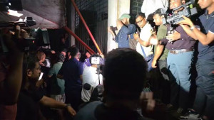 ৩০ ঘণ্টা পর পুলিশ পাহারায় ক্যাম্পাস ছাড়লেন চুয়েট উপাচার্য