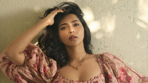 এআই দিয়ে তৈরি বিকৃতি ছবি ও পোশাক নিয়ে ট্রল, ক্ষুব্ধ ঐশ্বরিয়া