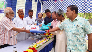 ৩৮ বছর একই স্কুলে শিক্ষকতা, শেষ দিনে বললেন, ‘সুযোগ থাকলে মৃত্যু পর্যন্ত পড়াতাম’