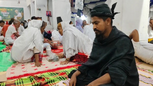‘খাঁচার ভিতর অচিন পাখির’ খোঁজে ঘরছাড়া মোমিন