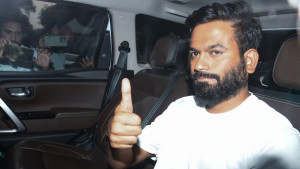 মুচলেকায় মুক্তি পেলেন ‘ককরোচপ্রধান’ অভিজিৎ দীপকে