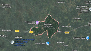একপাশে মসজিদ, অন্যপাশে পূজামণ্ডপ