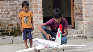 টিফিনের টাকায় উড়ল সামিউলের বিমান