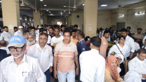 নারায়ণগঞ্জ বারে দ্বিতীয় দিনের মতো উত্তেজনা
