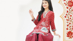 শারদীয় রঙে রঙিন শিশু