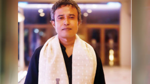 পোষা নদীর পিঠে চেপে