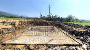পাকা সড়ক খুঁড়ে নির্মাণ করা হচ্ছে তিন কালভার্ট