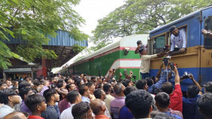 তিন বছর আন্দোলনের পর কুমারখালীতে থামল ‘সুন্দরবন এক্সপ্রেস’