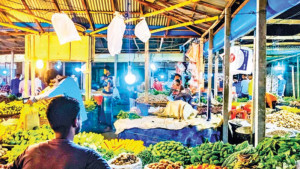 মধ্যবিত্তের পাশে দাঁড়াবে কে