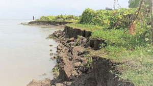 নদীভাঙনে নিঃস্ব বহু পরিবার শিক্ষা থেকে বঞ্চিত সন্তানরা