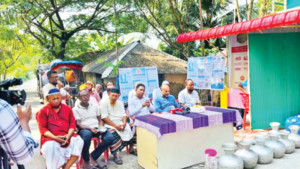 এখন কল টিপলেই মিষ্টি পানি পাবেন দুই গ্রামের বাসিন্দা