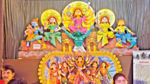 মণ্ডপে পৌরাণিক কাহিনি শৈশবের সাজে দেবী দুর্গা