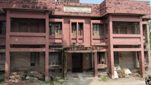 বেলকা উপ-স্বাস্থ্যকেন্দ্র যেন স্থানীয়দের খড়ি রাখার ঘর