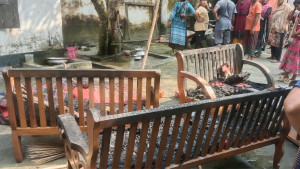 সিরাজদিখানে বাড়িঘরে হামলা-ভাঙচুর-অগ্নিসংযোগের অভিযোগ, আটক ৩