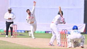 ৩২৯ রানের লিড বাংলাদেশের, দিনশেষে অস্বস্তি