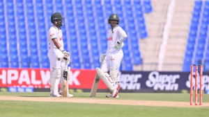৮ উইকেটে ৩১৭ রান নিয়ে দিনশেষ বাংলাদেশের