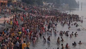 মহালয়ায় গঙ্গার ঘাটে ঘাটে তর্পণ, মন্দিরে ভক্তদের ভিড়
