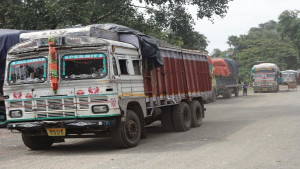 সোনামসজিদ স্থলবন্দরে ভারতীয় পণ্যবাহী ট্রাক চলাচল শুরু