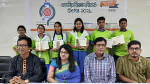 টাঙ্গাইলে বিতর্ক প্রতিযোগিতায় চ্যাম্পিয়ন পুলিশ লাইনস আদর্শ উচ্চ বিদ্যালয়