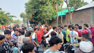 বকশীগঞ্জে বাসচাপায় বউ-শাশুড়ির মৃত্যু